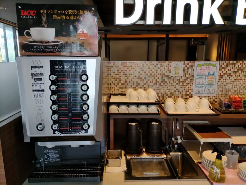 安楽亭蓮田店のドンクバーにあるUCCのコーヒーマシン