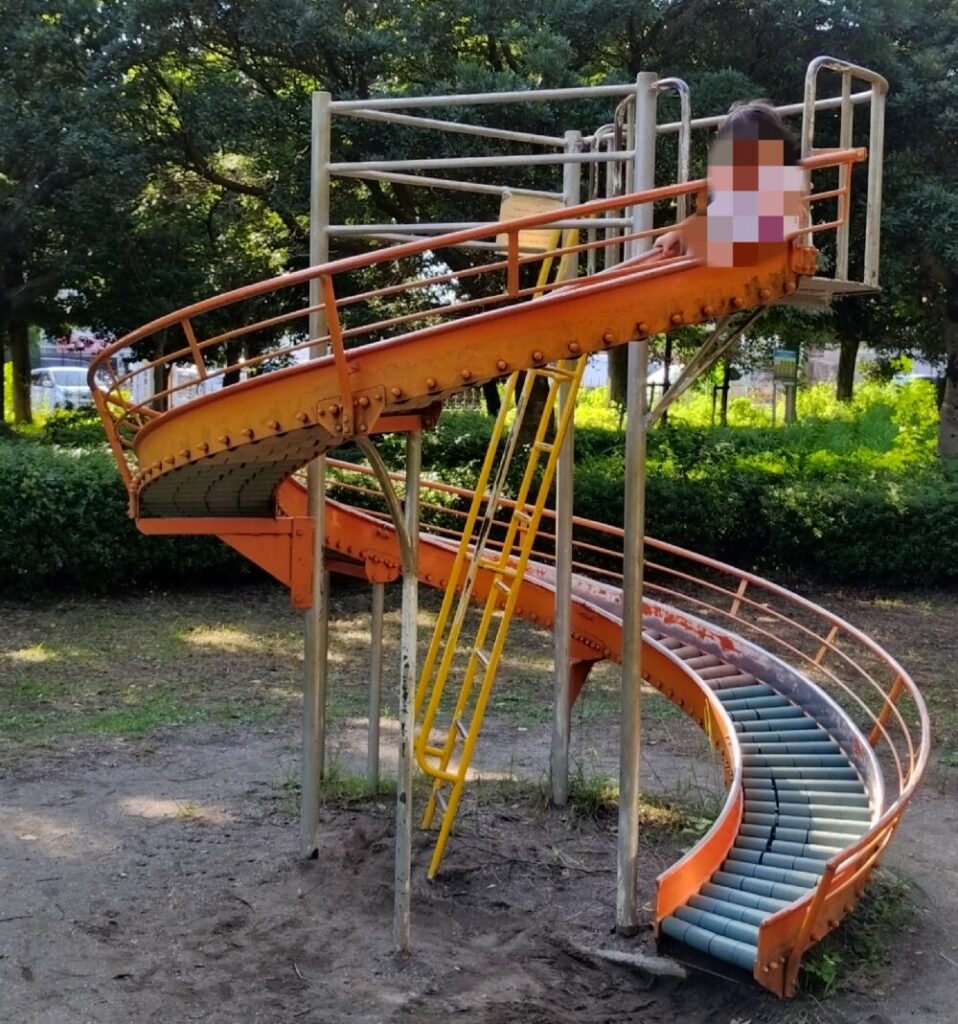 平塚公園のローラーすべり台