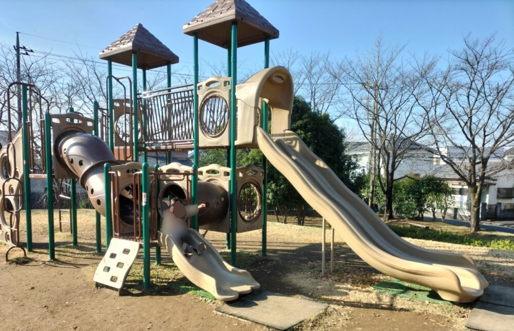 吉羽公園の大型複合遊具（側面）